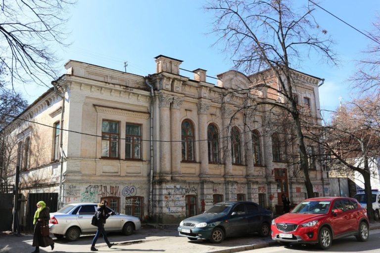 Будівлю XIX століття в центрі Харкова пошкоджено під час удару по музею