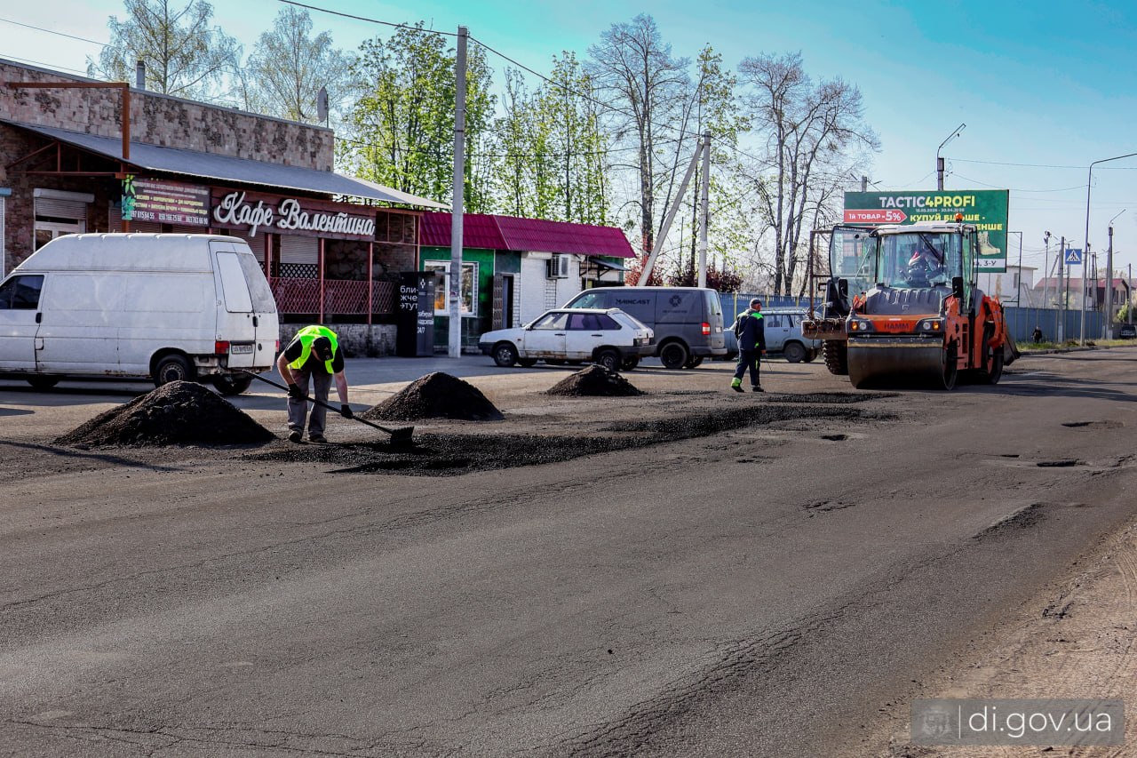 Ремонтують дорогу в Дергачах 2