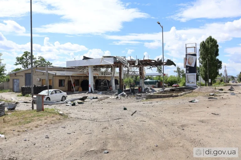Вісім АЗС на Харківщині за добу зазнали ударів