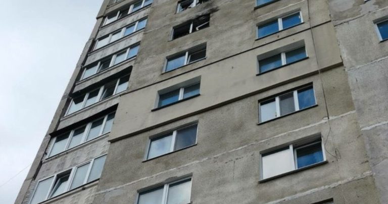 У Харкові дрон влучив у багатоповерхівку — одна постраждала