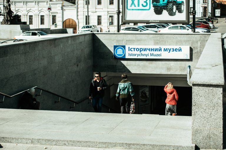 Державна підтримка працевлаштування ВПО на Харківщині: як знайти роботу