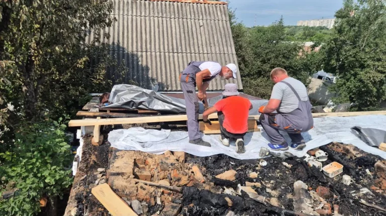 Внаслідок атаки в Харкові пошкоджено два будинки — дахи зірвані та вікна вибиті