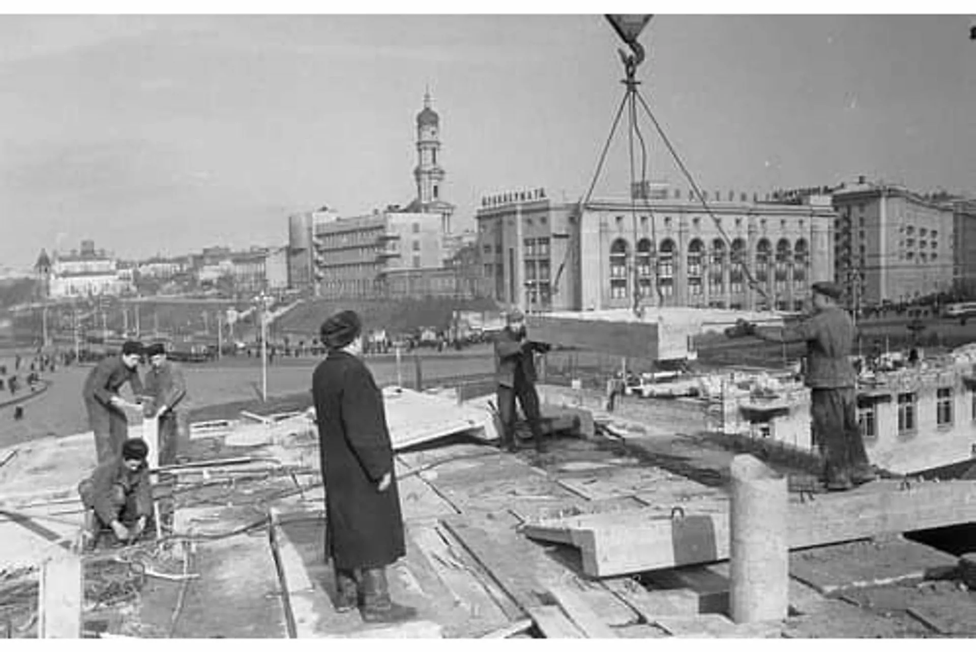 Післявоєнна відбудова будинків біля Лопанської набережної, 1950-ті роки