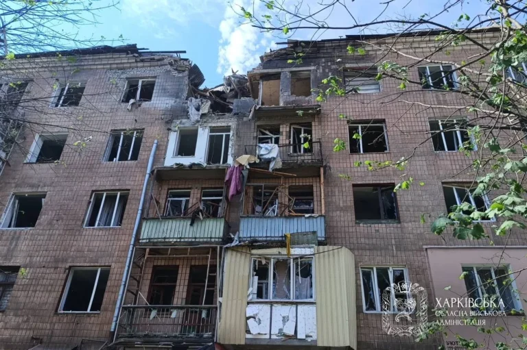 Опубліковані перші кадри з епіцентру ракетного удару в Немишлянському районі