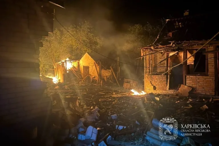 Удари БПЛА по Валках: загинула жінка, троє поранених, будинки загорілися