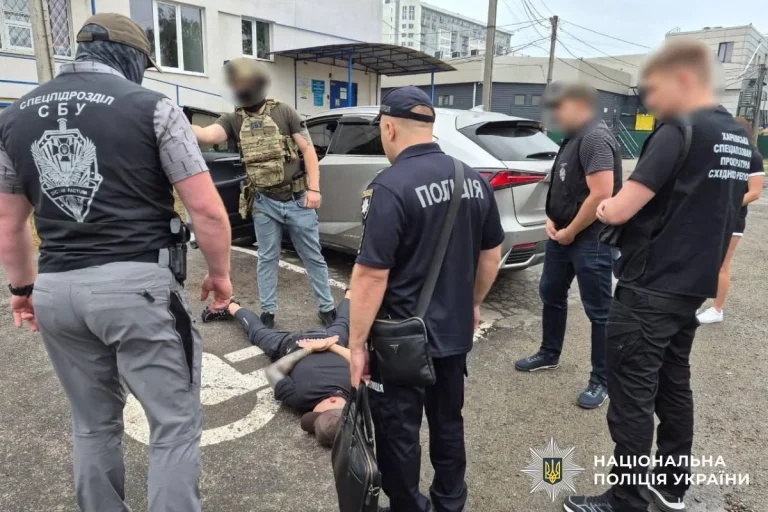 Працівник районного ТЦК та СП у Харкові підозрюється у сприянні ухиленню від служби