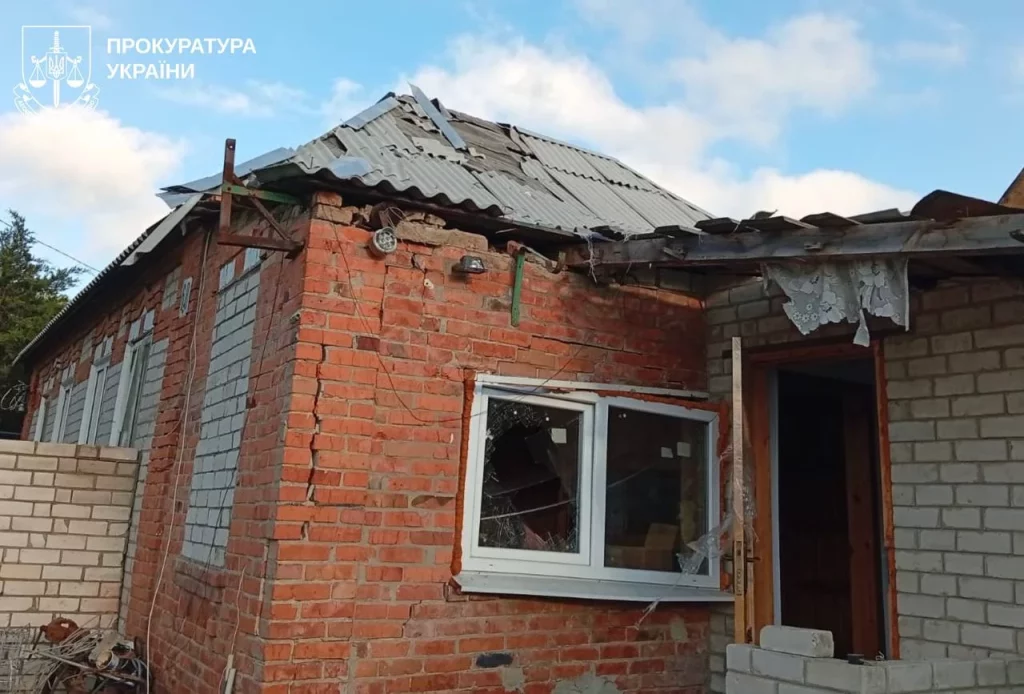 Пошкоджені будівлі після атаки