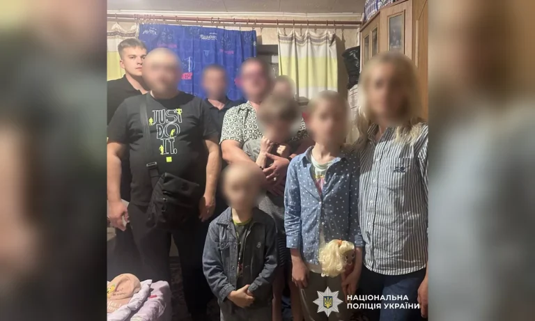 Поліція вилучила дітей у харків’янки, що била хлопчика на вулиці 📹