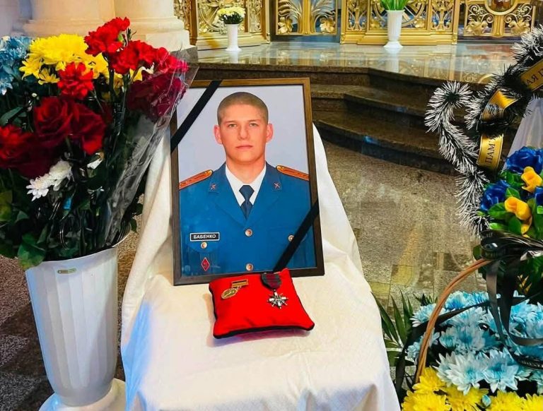 У Харкові попрощалися з льотчиком Богданом Бабенком