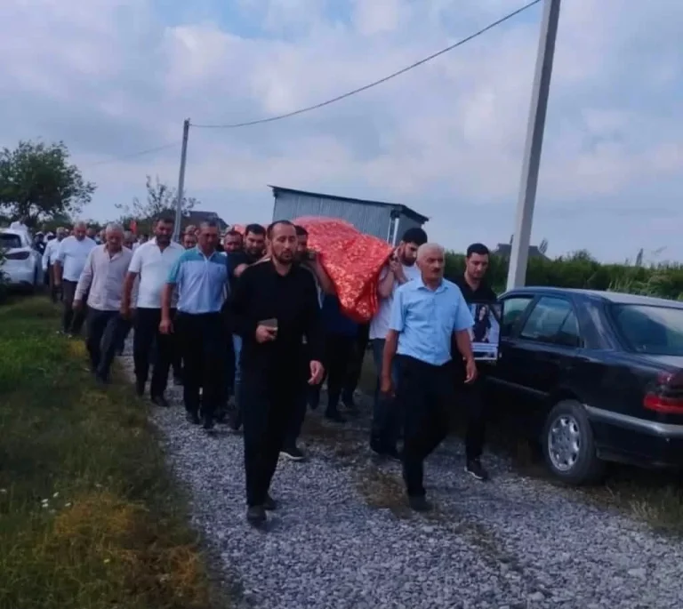 В Азербайджані поховали студентку ХНМУ, яка загинула внаслідок авіаудару по Харкову