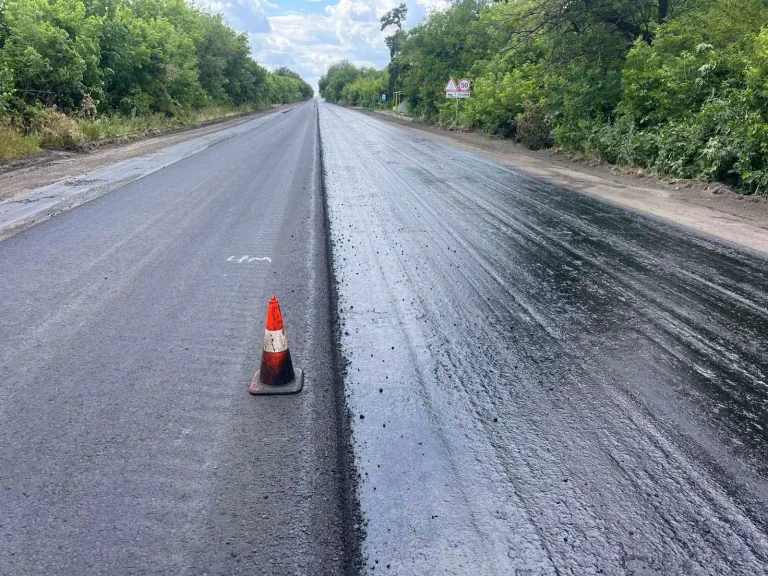 На Харківщині прискорили ремонт траси М-18: де нині працюють дорожники (фото)