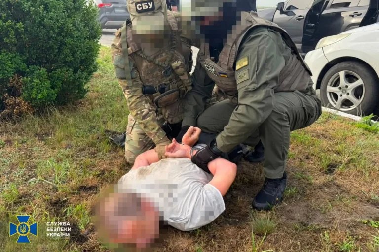 СБУ затримала на Харківщині агента ФСБ, який встановлював відеопастки на деревах