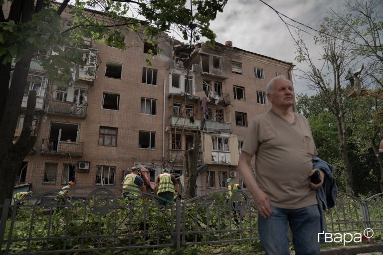 Світлини руйнувань у Немишлянському районі Харкова після ракетного удару