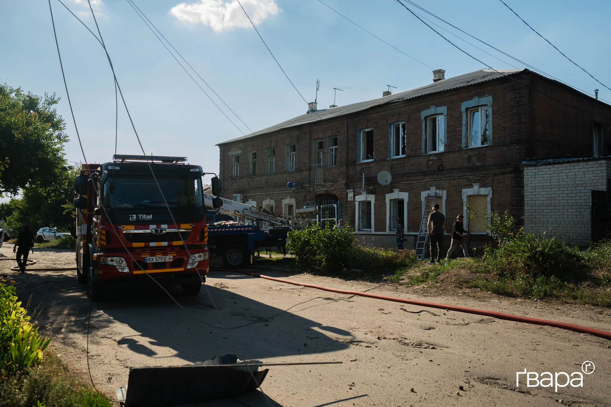 Пожежні працюють на місці — фото