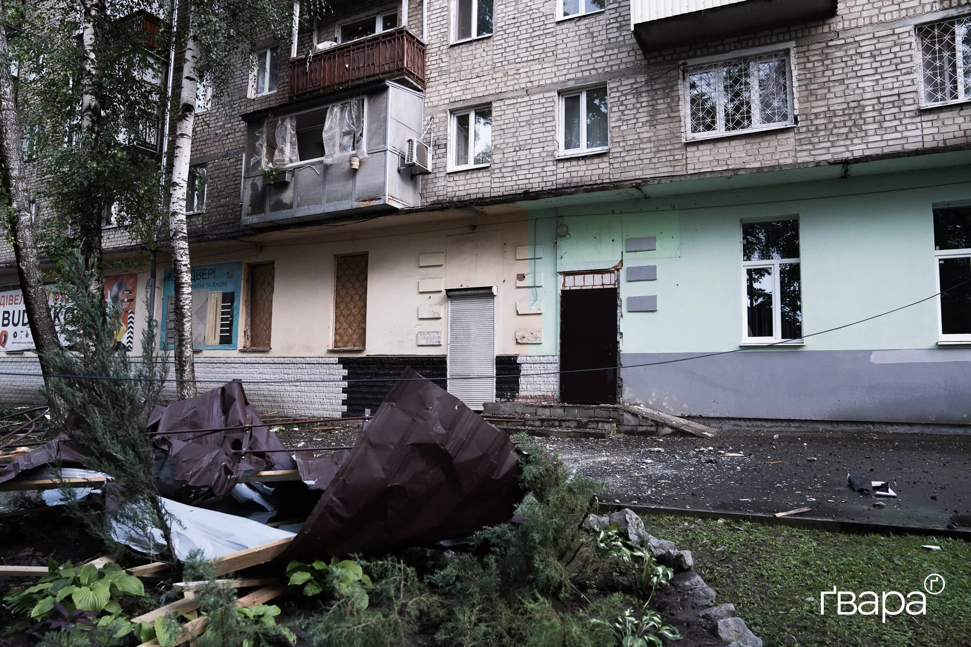 Результат удару реактивного безпілотника по будинку у Харкові