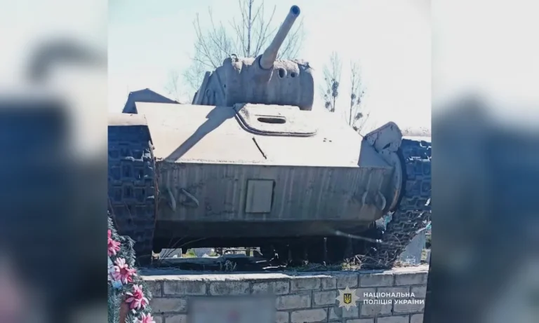 У Харківській області з меморіалу викрали макет танка Т-34, пошкоджено могили