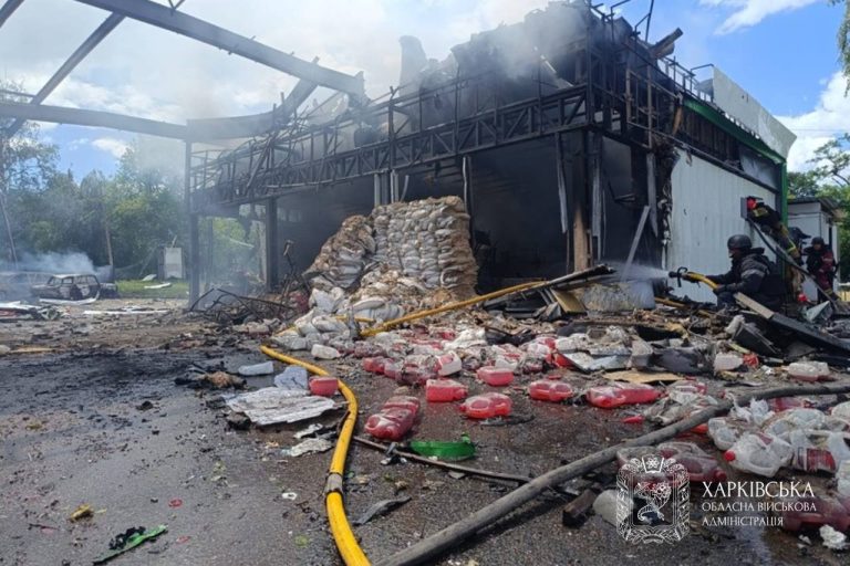 У Ізюмі за останню добу зруйновано дві автозаправні станції