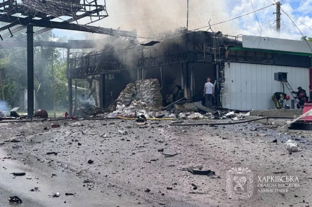 Наслідки обстрілу в Ізюмі — пошкоджені об'єкти