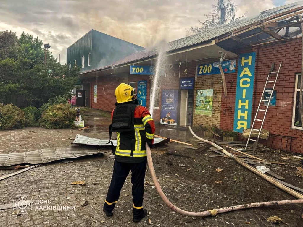 Пошкоджені сусідні приміщення після вибуху в Краснокутську