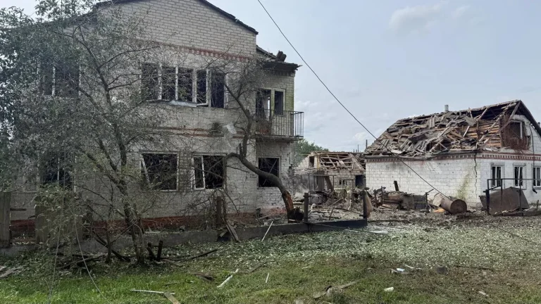 Ракетний удар по Балаклії: ЗС РФ влучили в підприємство й житлові будинки
