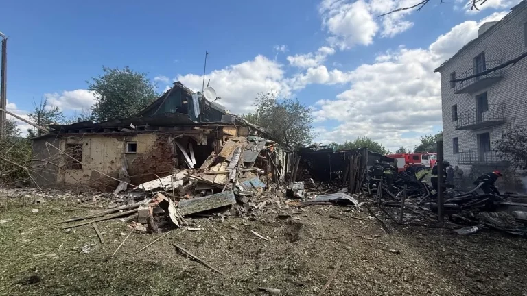 По Балаклії влучили: попереджали про ‘бандероль’, зафіксовано руйнування