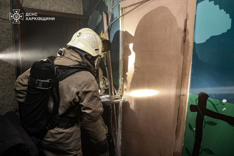 У Харкові під час пожежі врятували десятеро людей