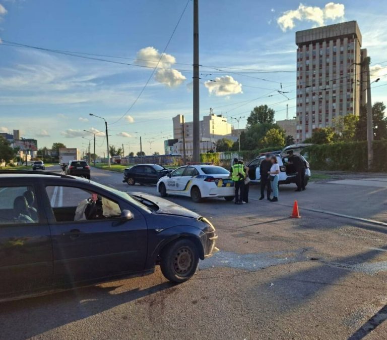 У Харкові розшукують водійку, яка покинула місце ДТП з потерпілим