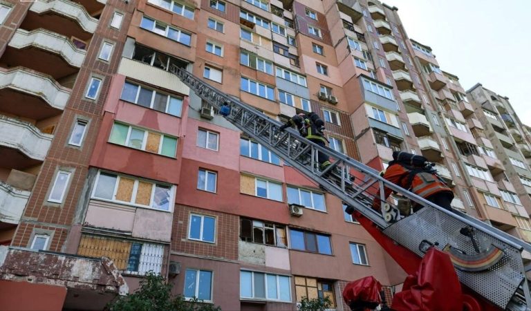 Пожежу в Харкові загасили після атаки російського FPV-дрона