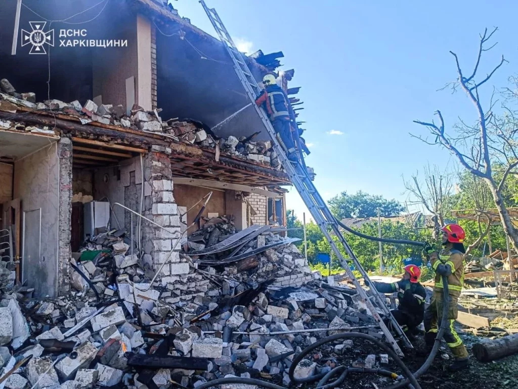 Пошкоджені будинки в Ізюмі
