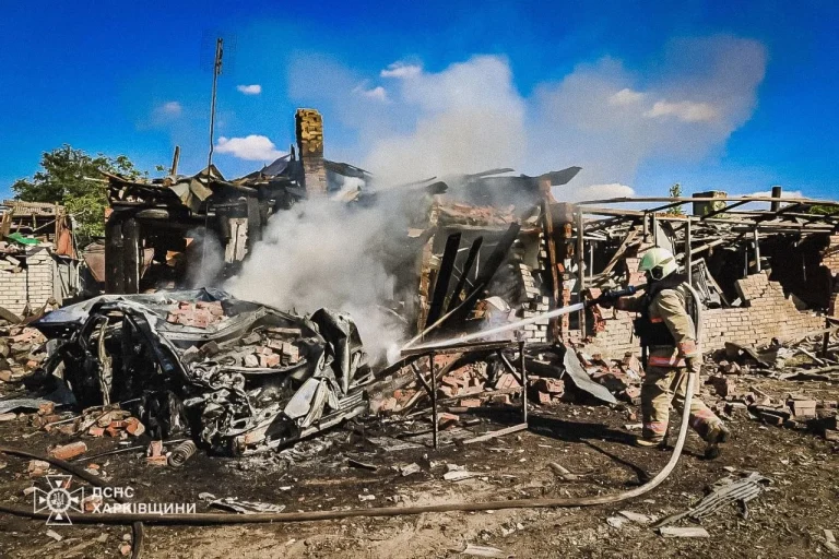 Сім КАБів влучили в Харків: ДСНС і прокуратура оприлюднили кадри наслідків 📹