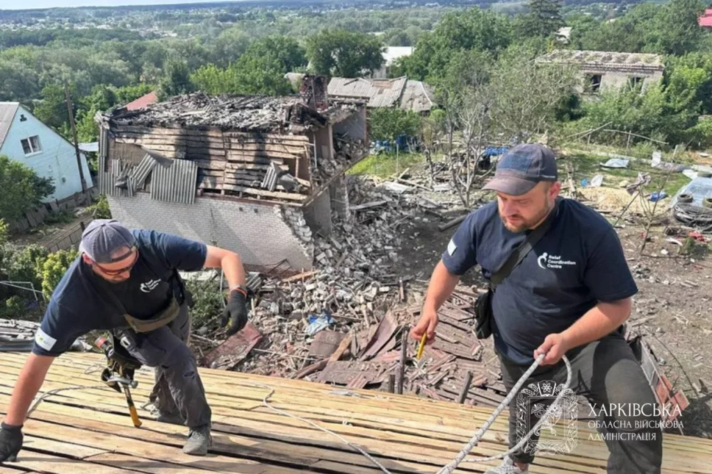 Відновлення житлових будинків після обстрілу
