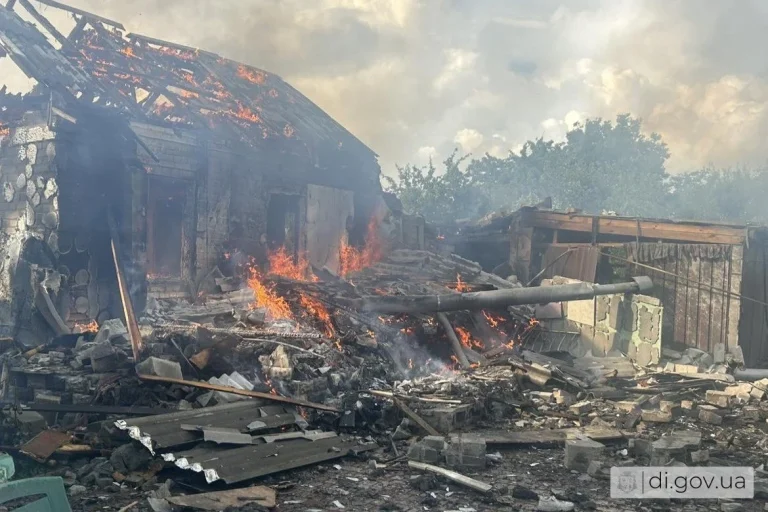 Поблизу Харкова двічі вдарили по місту — показали наслідки (фото)