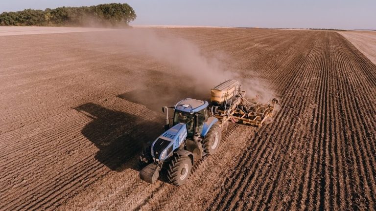На Харківщині під час польових робіт вибухнув комбайн
