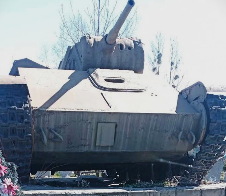 У Харківській області розпочали розслідування через викрадення макета танка з кладовища
