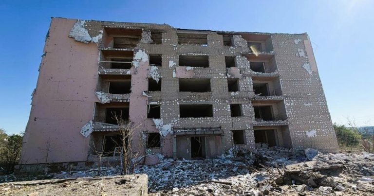 Масований удар по Харківському району — 10 безпілотників зруйнували гуртожиток, в якому мешкали переселенці з Донбасу