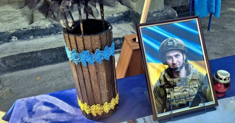 На Харківщині попрощалися зі спецпризначенцем, який прикрив собою дітей