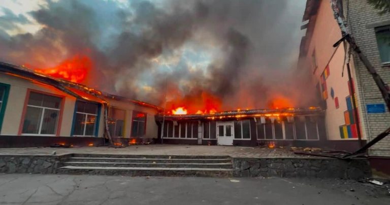 У Харківській області російські війська підпалили ліцей