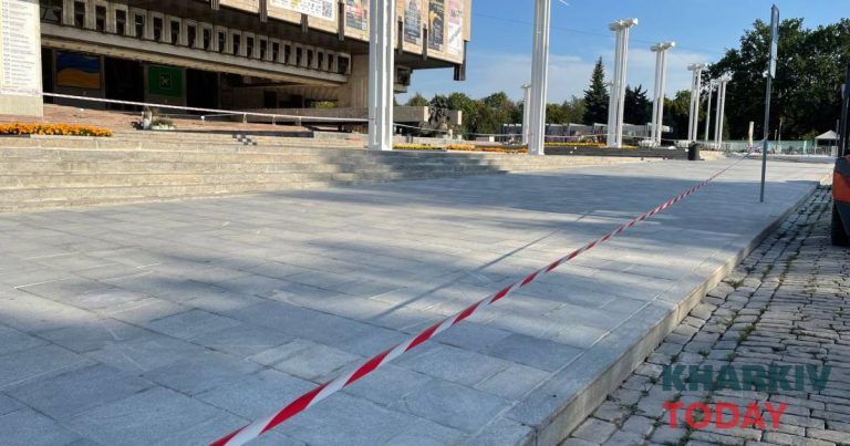 На Сумській у центрі Харкова заборонили паркування через прикраси