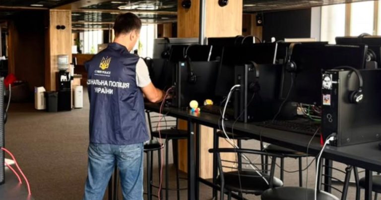 У Харкові викрили сім кол-центрів, що діяли в квартирах і офісних центрах