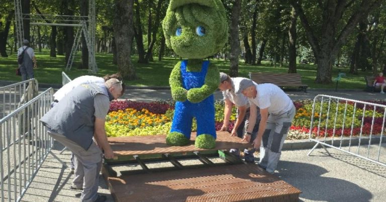 Нові арт-інсталяції прикрасили центр Харкова