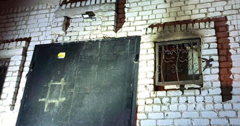 Підпал поштового відділення в Харківській області: підозрюють двох чоловіків