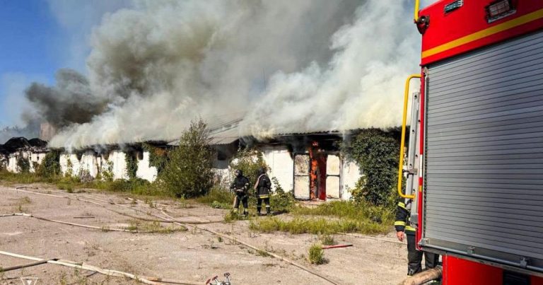 Російський безпілотник завдав удару по підприємству в тиловій громаді Харківщини
