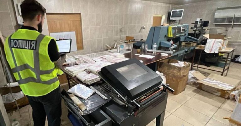 У Харкові судитимуть виробників мільйонів підробних акцизних марок