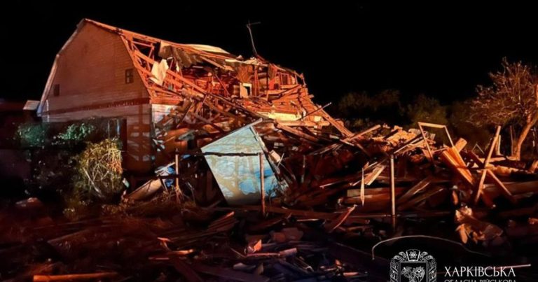 Масований удар дронів РФ по селу на Харківщині — двоє людей загинули