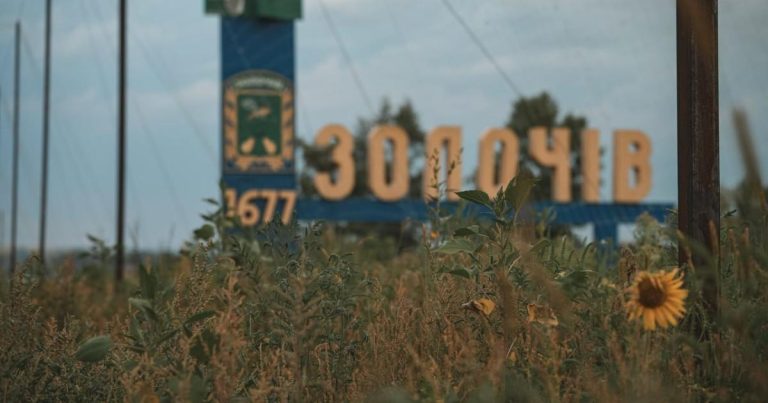 На трасі під Харковом цивільний автомобіль потрапив під атаку дрона
