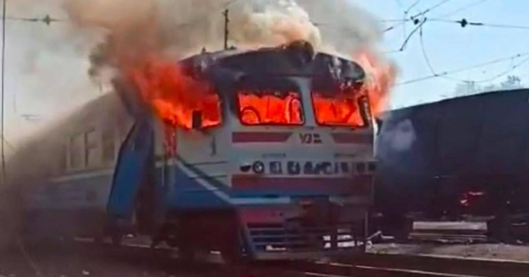 Удар дрона по електропоїзду на Харківщині забрав життя жінки