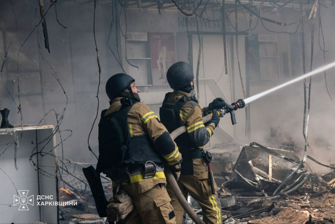 Рятувальники на місці пожежі