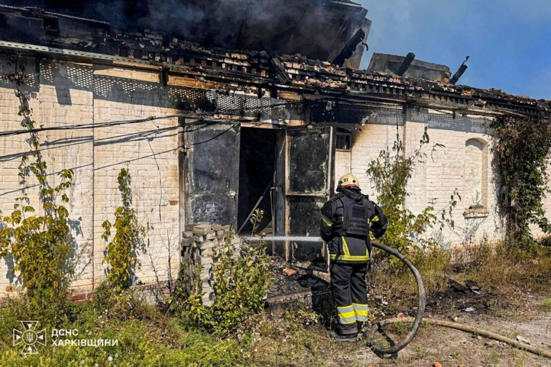 Рятувальники та техніка на місці події