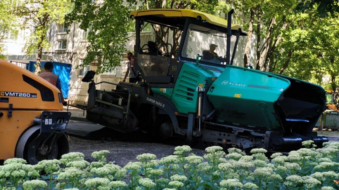 Ремонт тротуарів та підходів до під'їздів