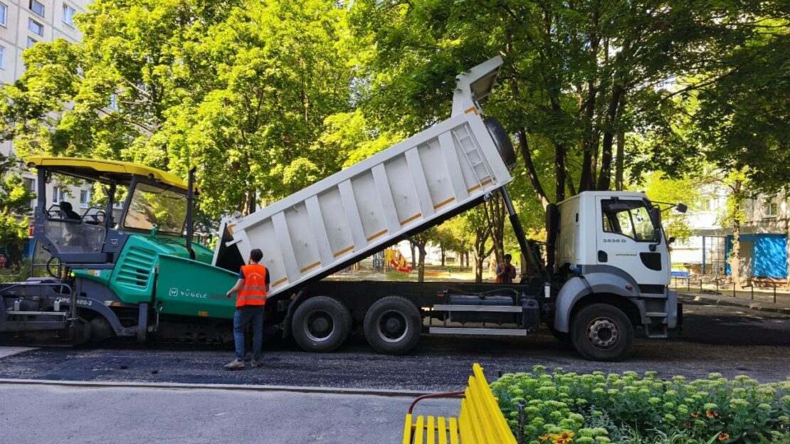 Роботи з відновлення дорожнього покриття